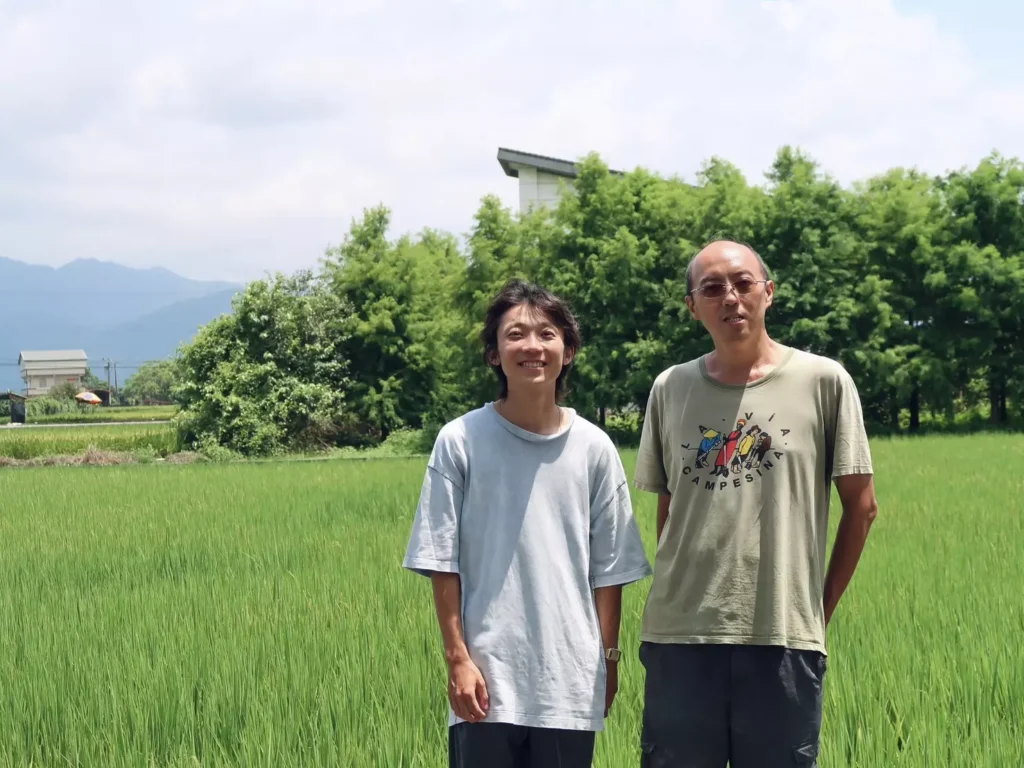 思偉將貓肥入田，產出拼圖喵的貓便當米