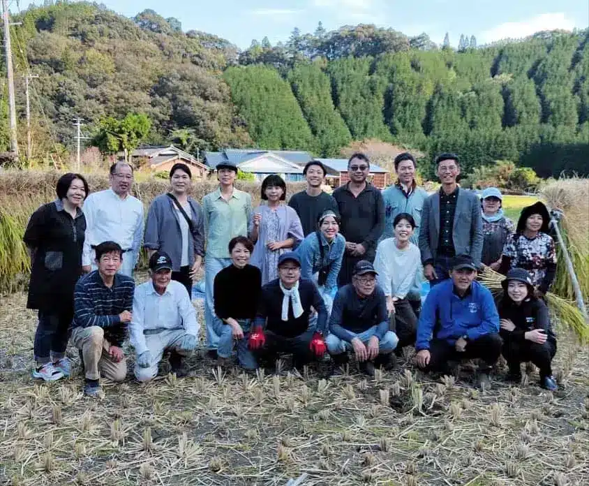 與美鄉町的居民一起拍紀念合照