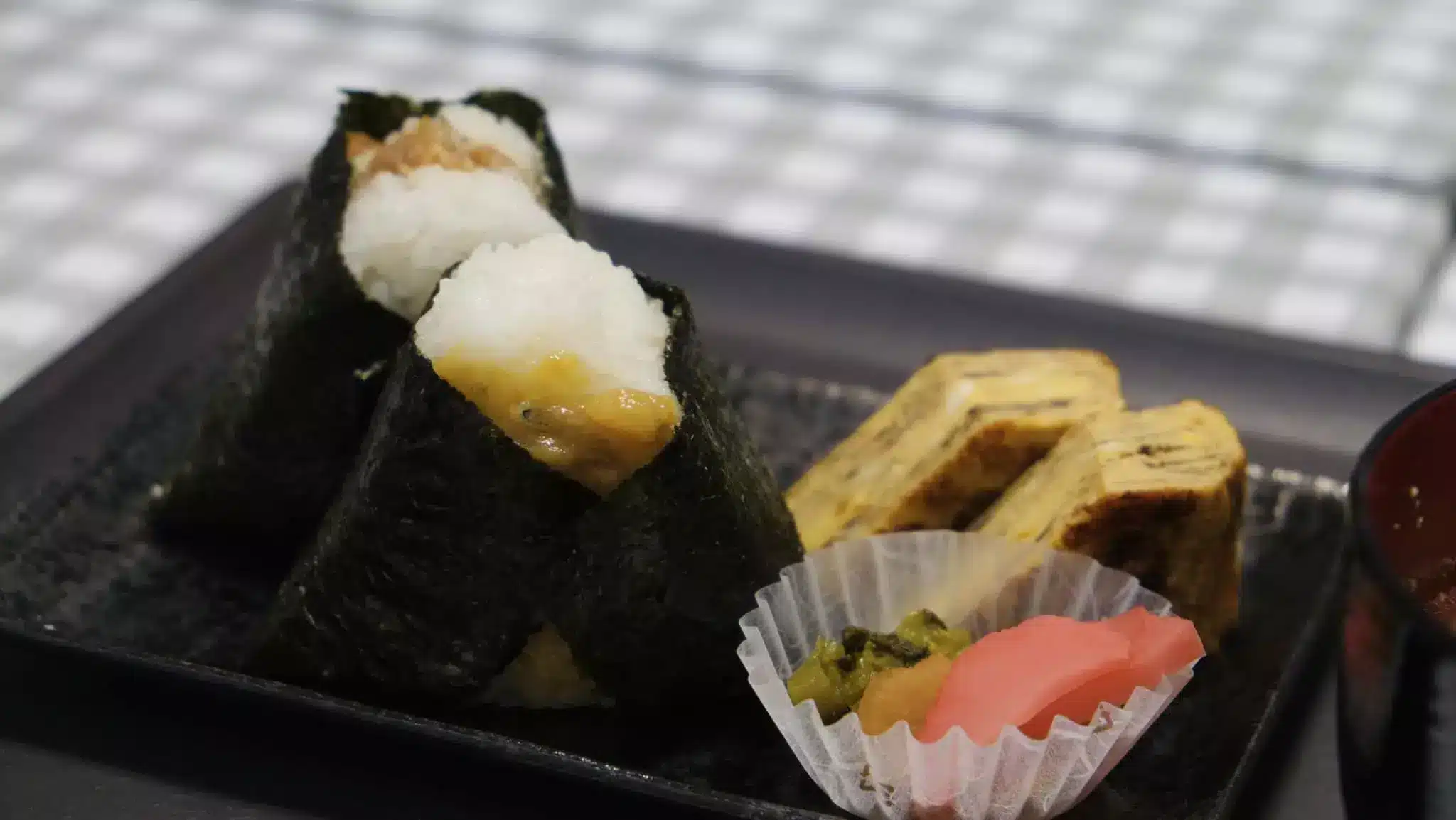 宮本飯糰店供應的好吃飯糰套餐