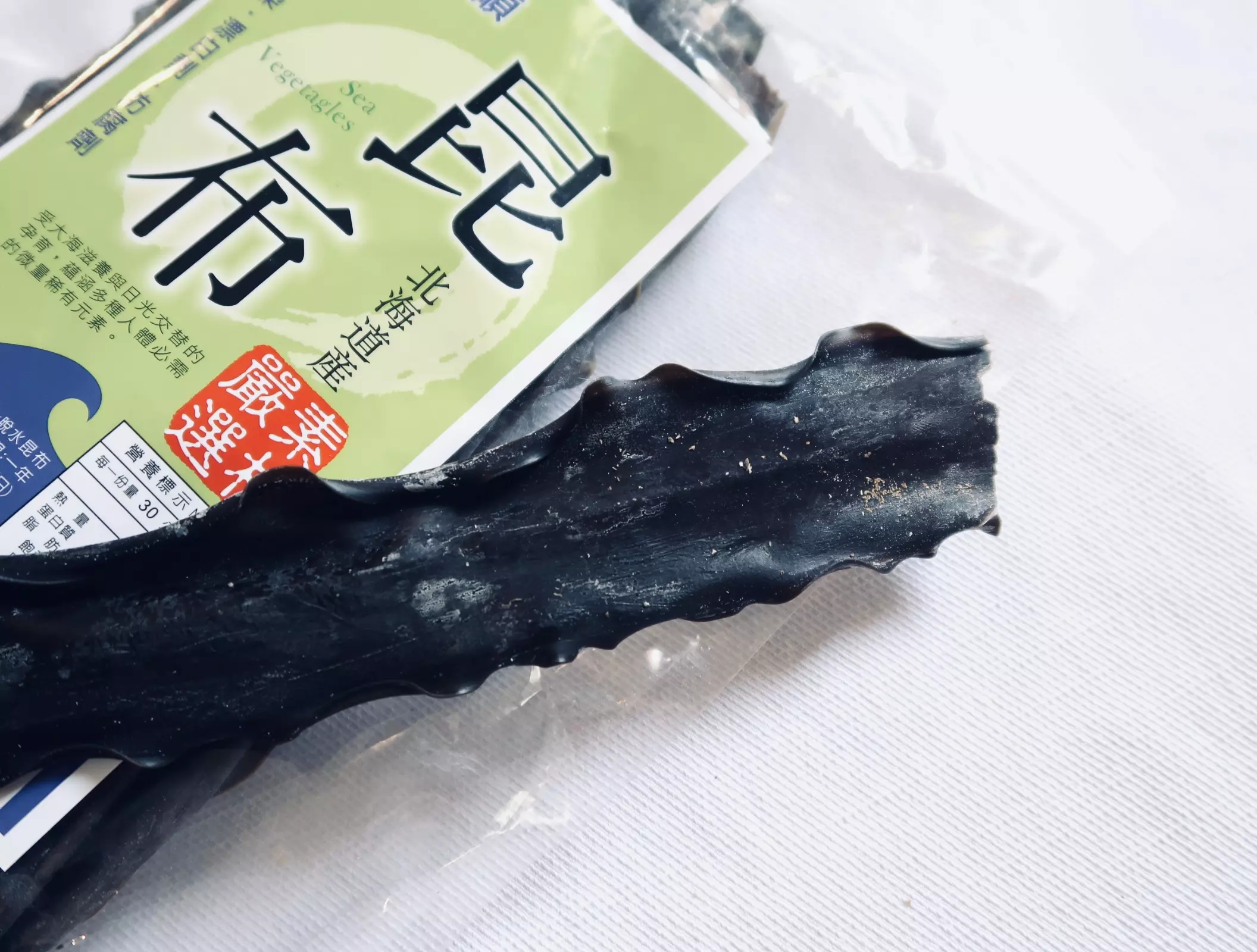 乾燥昆布表面自然析出的白色粉末特寫