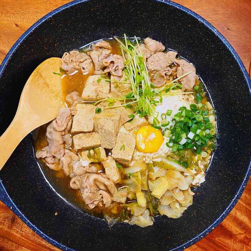 甜辣豆腐豬肉壽喜燒成品,豆腐豬肉蔬菜壽喜燒鍋物