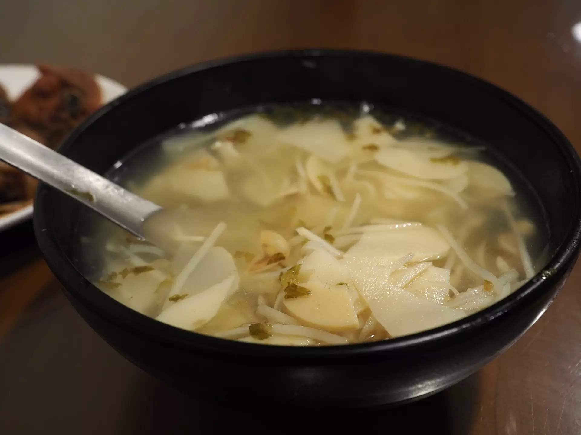 加了綠竹筍的清甜湯品特寫