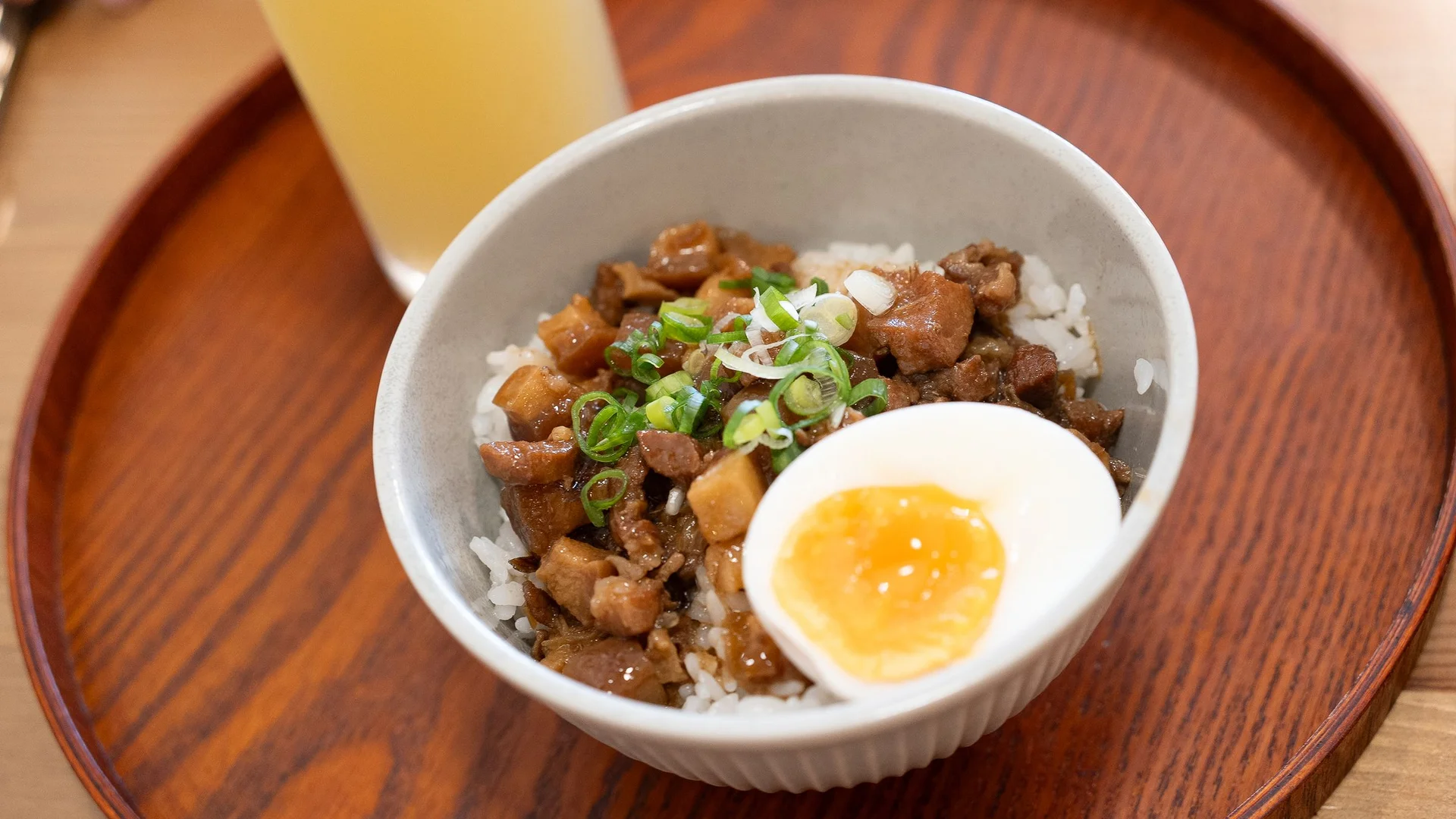 台式滷肉飯與半熟蛋