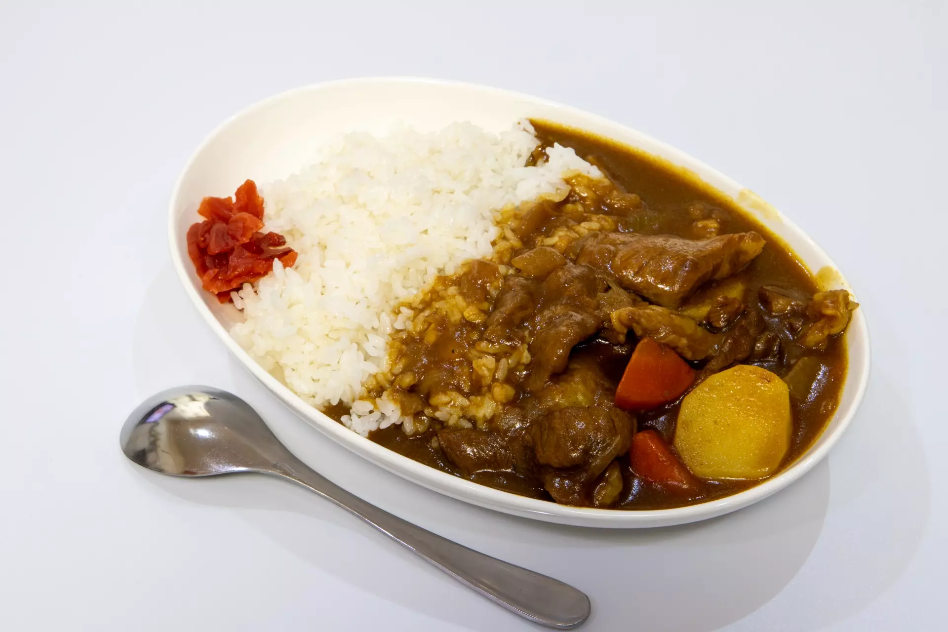 蔬菜雞肉兒童咖哩飯成品